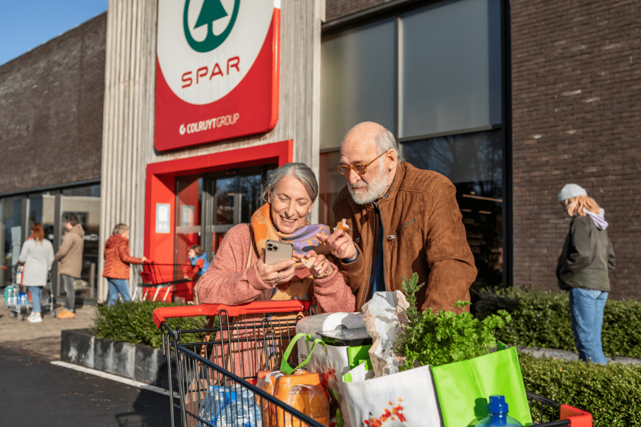 Afbeelding van Punten sparen met Xtra, waarmee je kan kiezen uit bloemenweide aanleggen, bomen planten met goed doel, of een duurzaamheid-workshop.